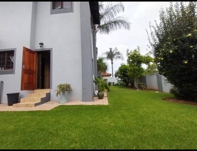 4 BEDROOM HOUSE FOR SALE IN AMBERFIELD MANOR